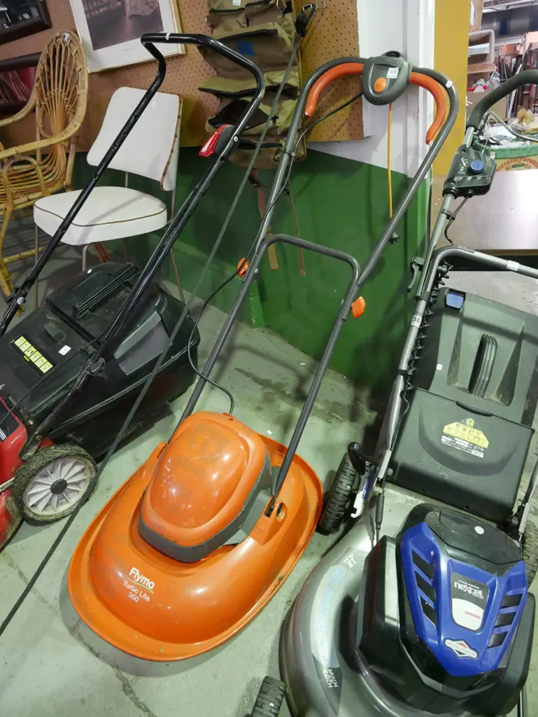 Flymo corded lawn mower Image 1++