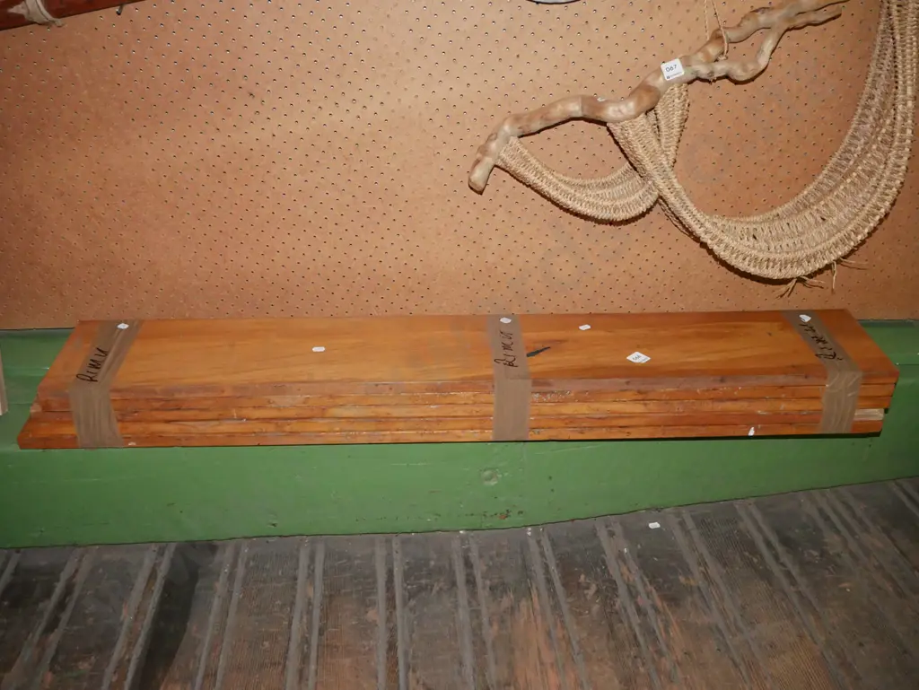 5x lengths of rimu L-1180 Image 1++