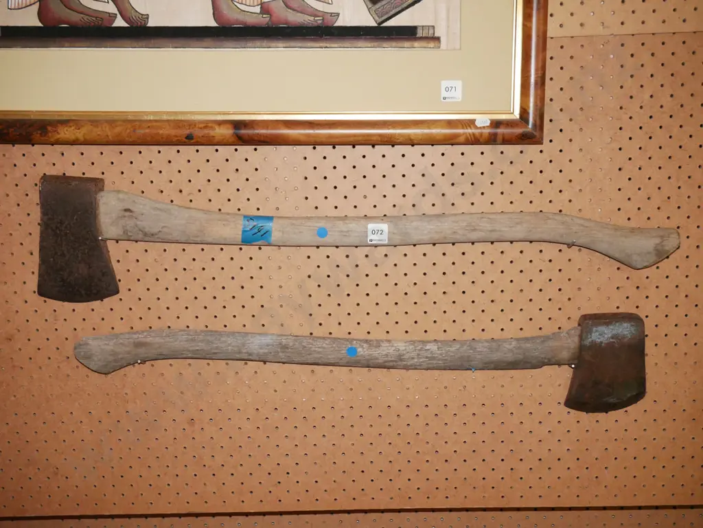 2x rusty axes - blue dots Image 1++