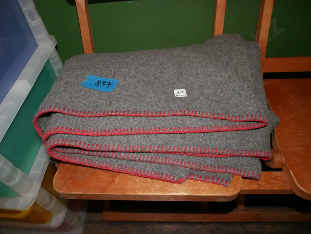grey woollen blanket Image 1++