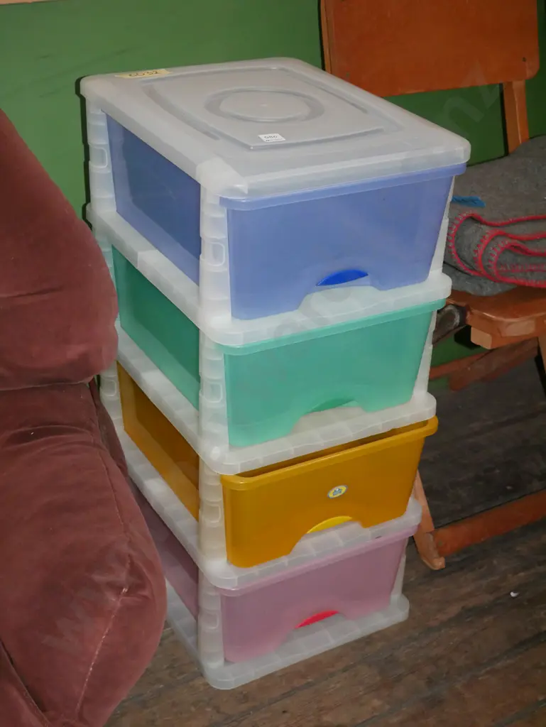 4x plastic drawers Image 1++