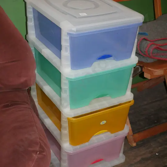 4x plastic drawers