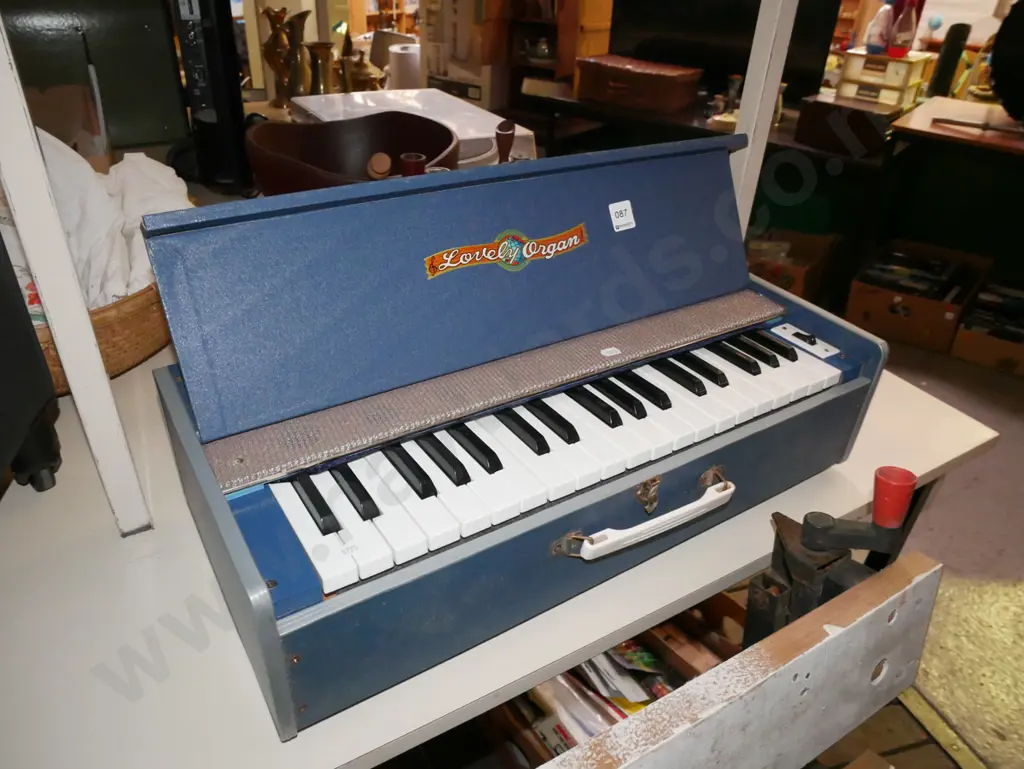 small Lovely battery powered organ Image 1++