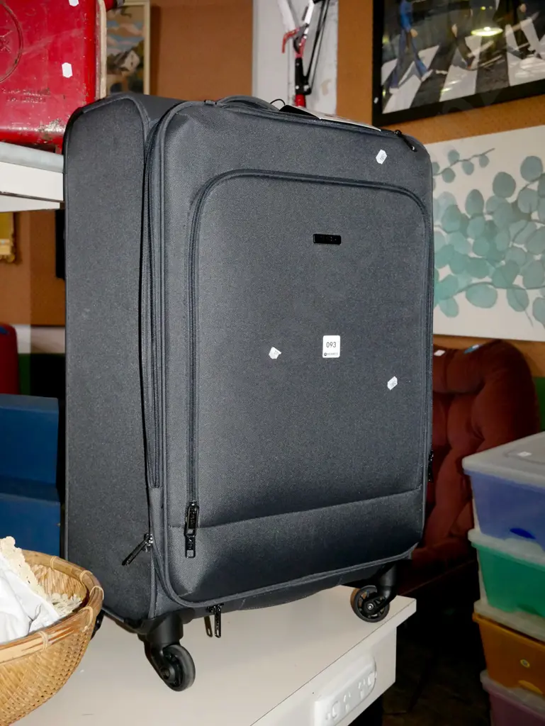 Flylite as-new suitcase Image 1++