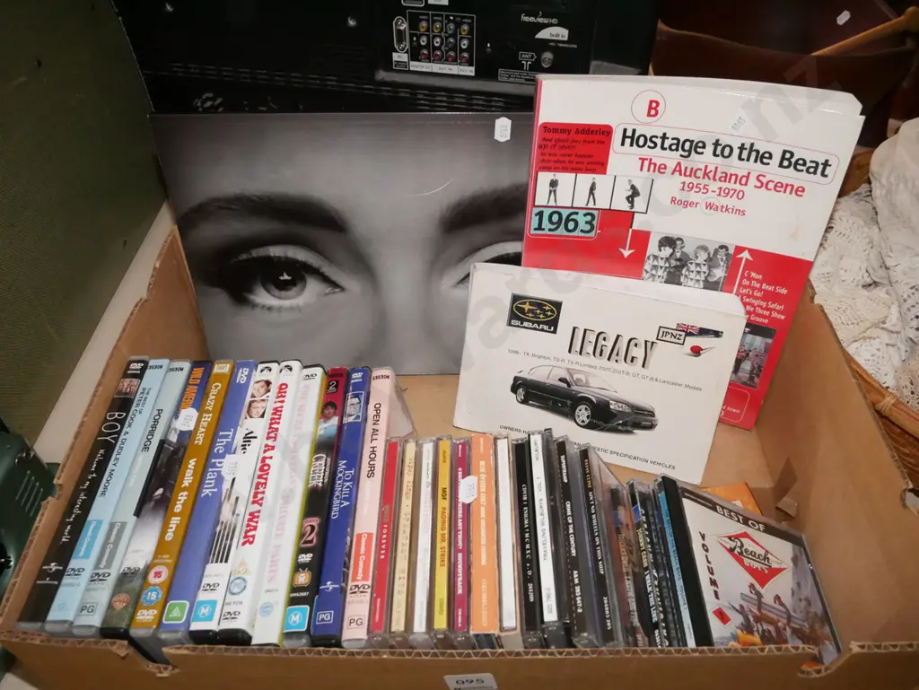 box; books, DVDs, CDs Image 1++