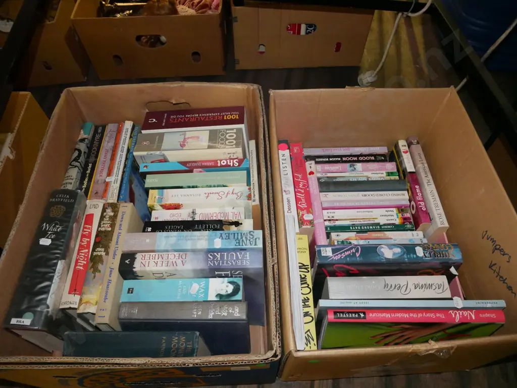 2x boxes of books Image 1++