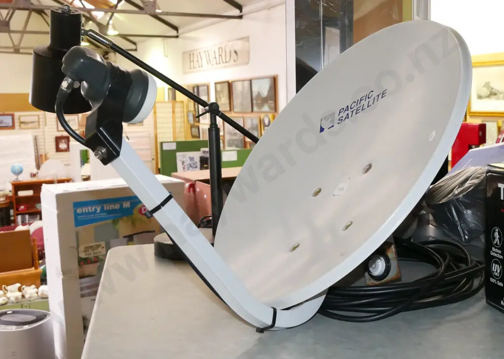 satellite dish Image 1++