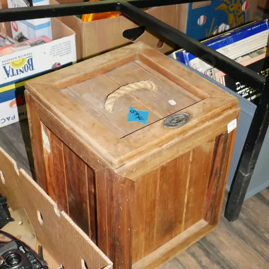 solid wood lidded storage box H-380