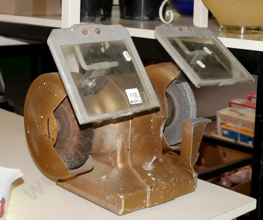 Black & Decker bench grinder Image 1++