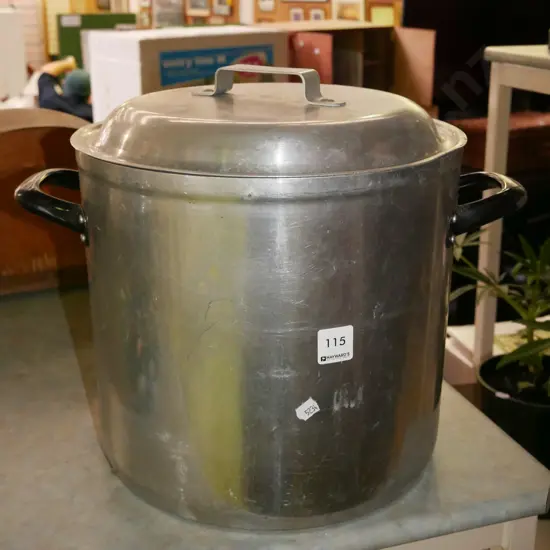aluminium lidded stock pot