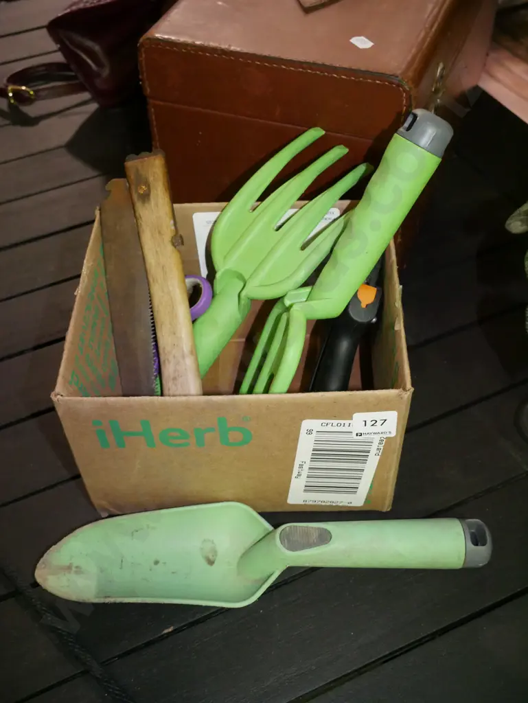 small box of gardener's tools Image 1++