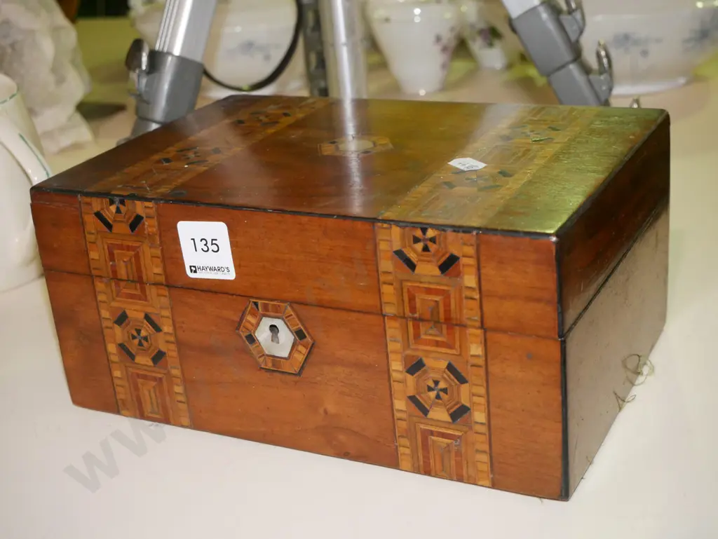 mixed timbers maquetry sewing box - small Image 1++