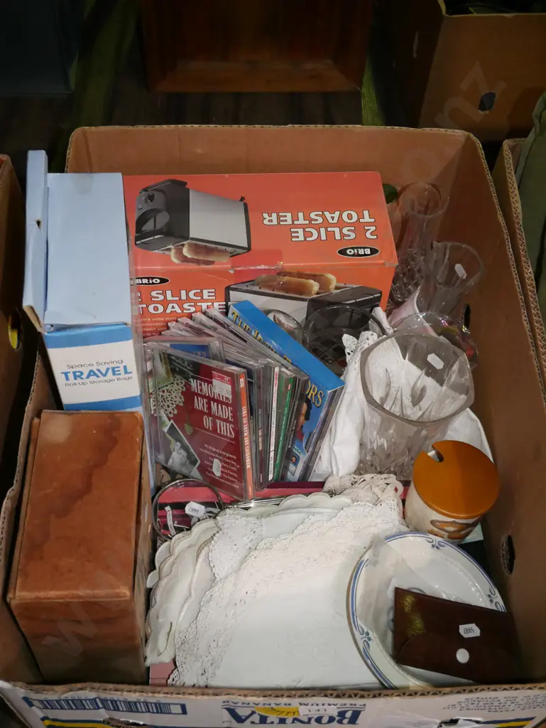 box; toaster, CDs, vases etc Image 1++
