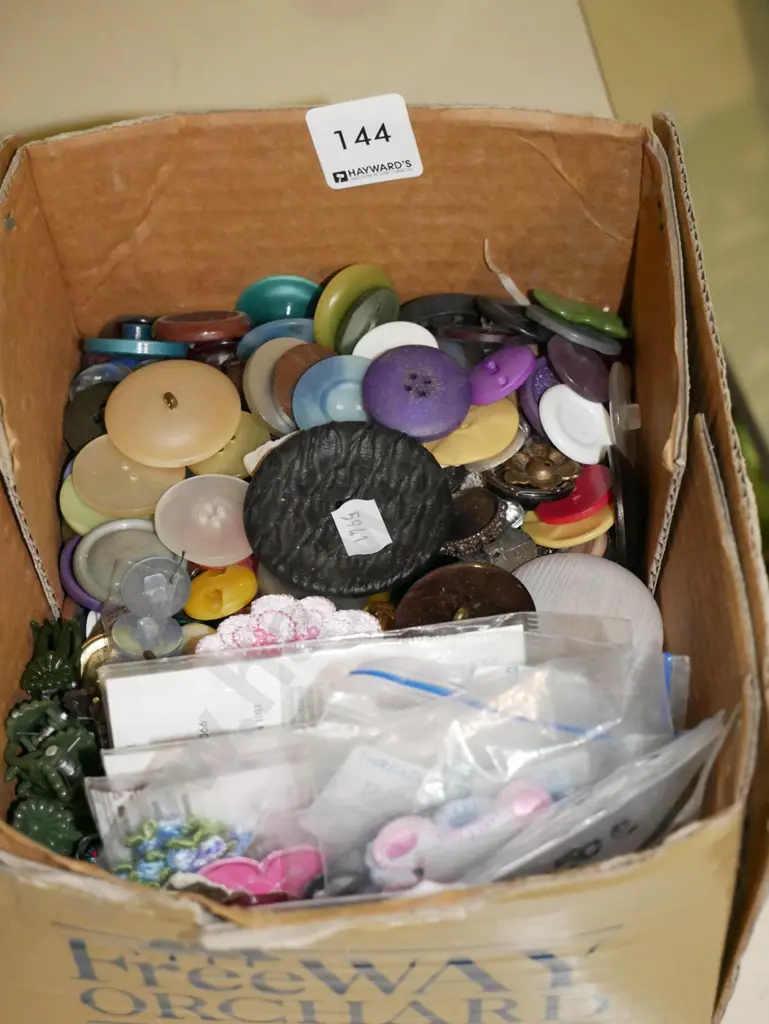 box of buttons Image 1++