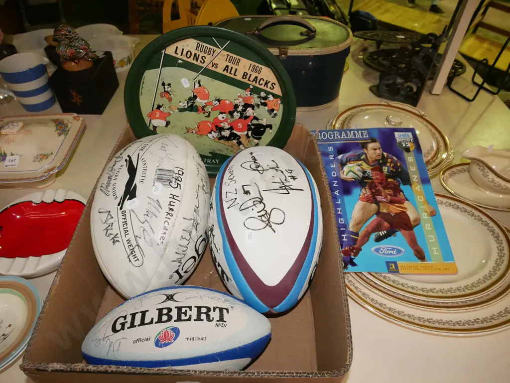 box; 3x signed rugby balls, Lions All Blacks Blacks tray, 1998 Highlanders rugby programme Image 1++