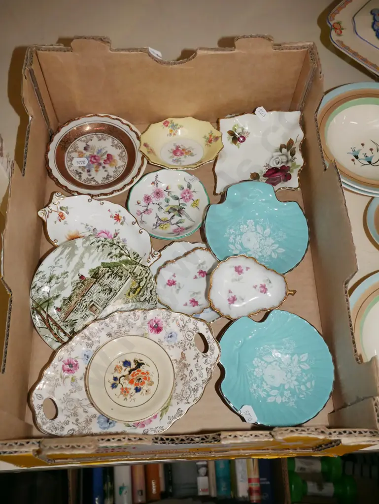 box; small plates, dishes Image 1++