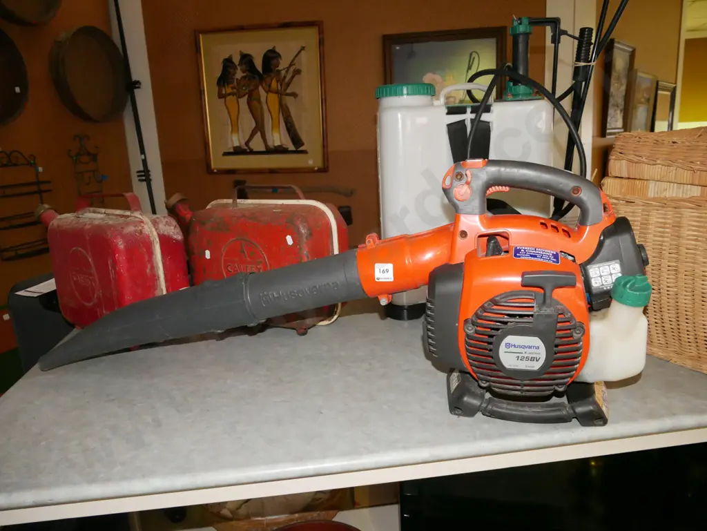 Husqvarna 2 stroke leaf blower Image 1++