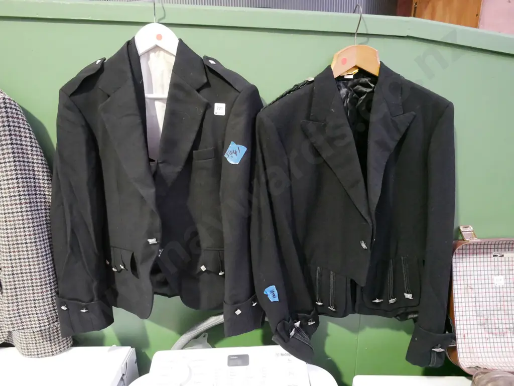 2x Highland dancing jackets, 1 vest - reds dots Image 1++