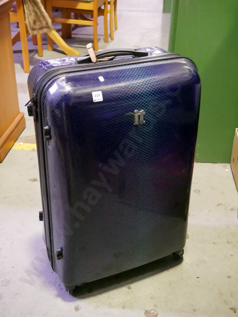 IT hard cased suitcase Image 1++