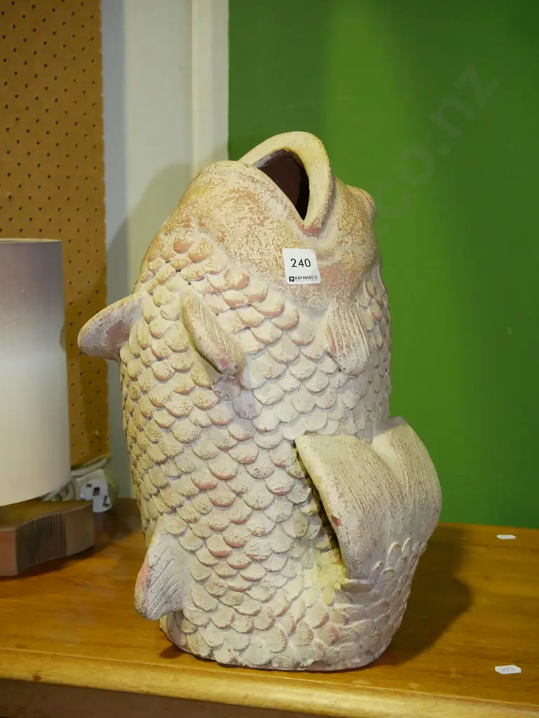 larrge terracotta fish/vase H-380 Image 1++