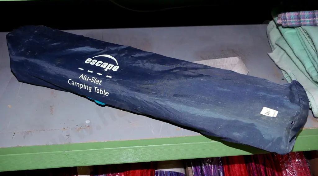 Escape camping table Image 1++