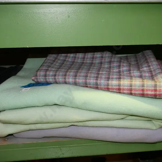 3x woollen blankets, woollen fabric
