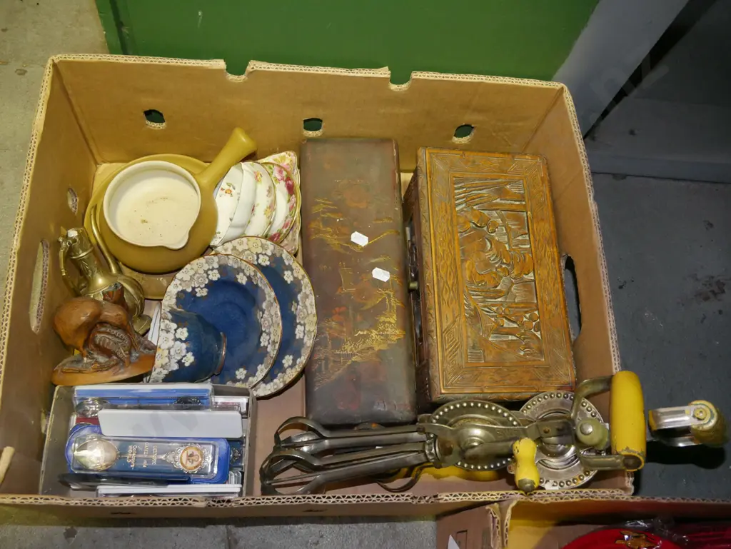 box; eggbeaters, small wooden chests, trios etc Image 1++