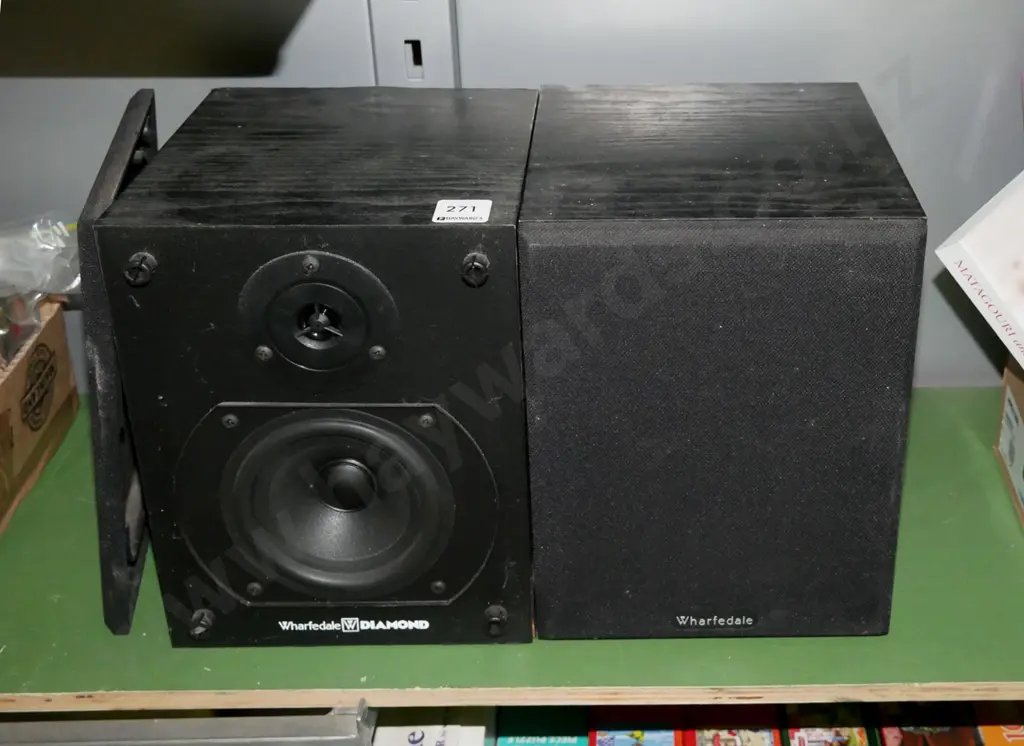pair of Wharfedale diamond bookcase speakers Image 1++