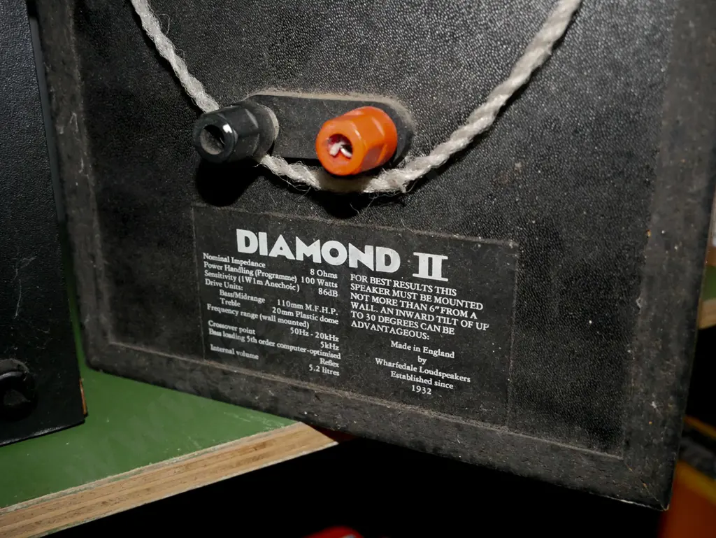 pair of Wharfedale diamond bookcase speakers Image 1++