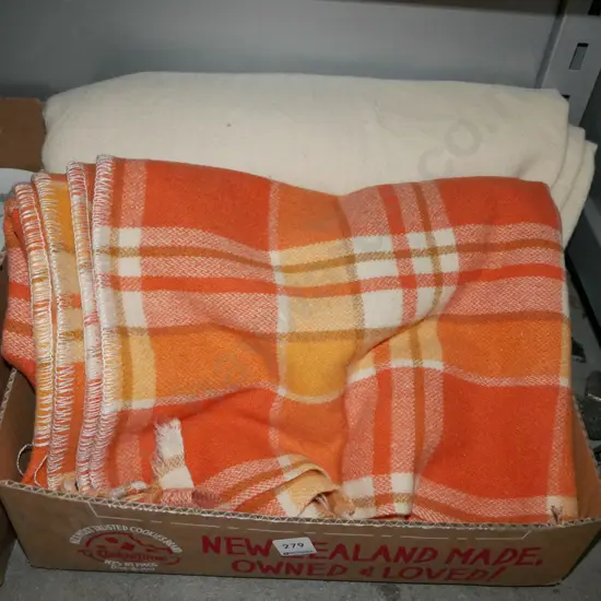 2x woollen blankets