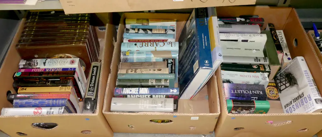 3x boxes of books - blue dots Image 1++