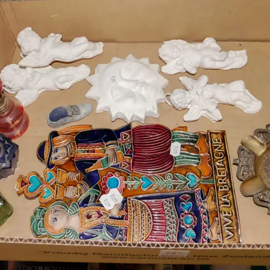 box; miniature kerosene lanterns etc