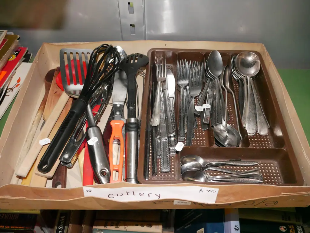 box; cuterly and utensils Image 1++