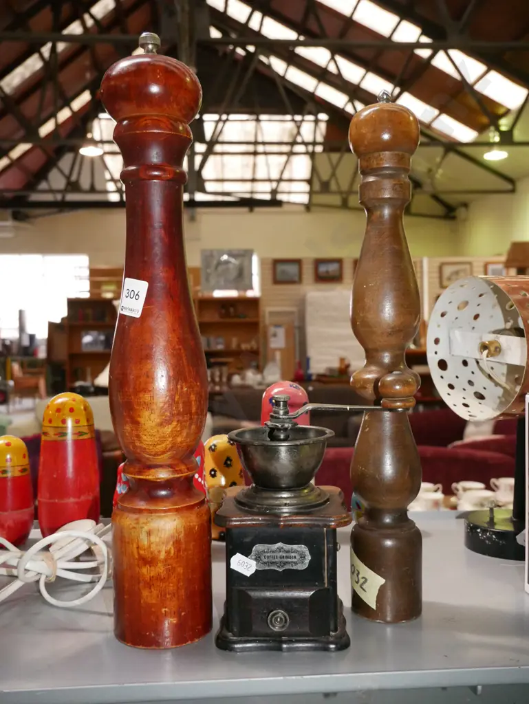 coffee grinder, 2x pepper grinders Image 1++