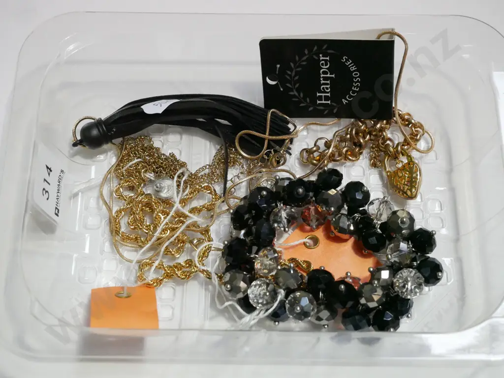 tray of costume jewellery Image 1++