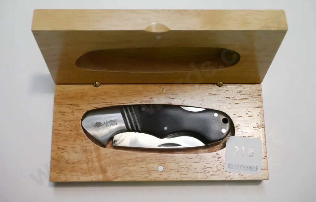 wood cased Black Bear knife Image 1++