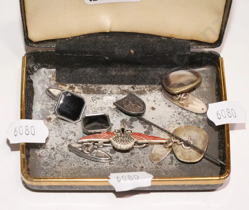 cuff links, badges, tie pin Image 1++