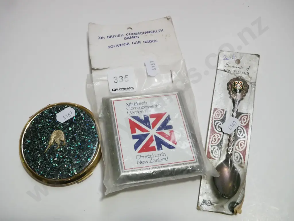 Commonwealth car badge, powder compact etc Image 1++