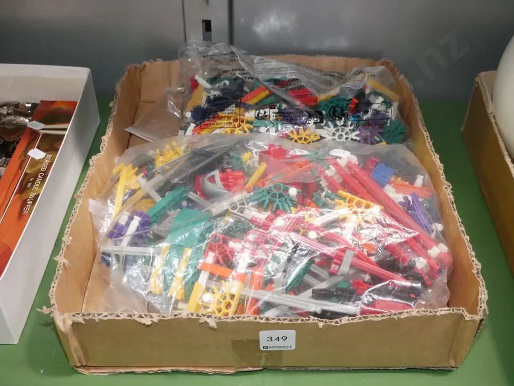 box of plastic construction sets Image 1++