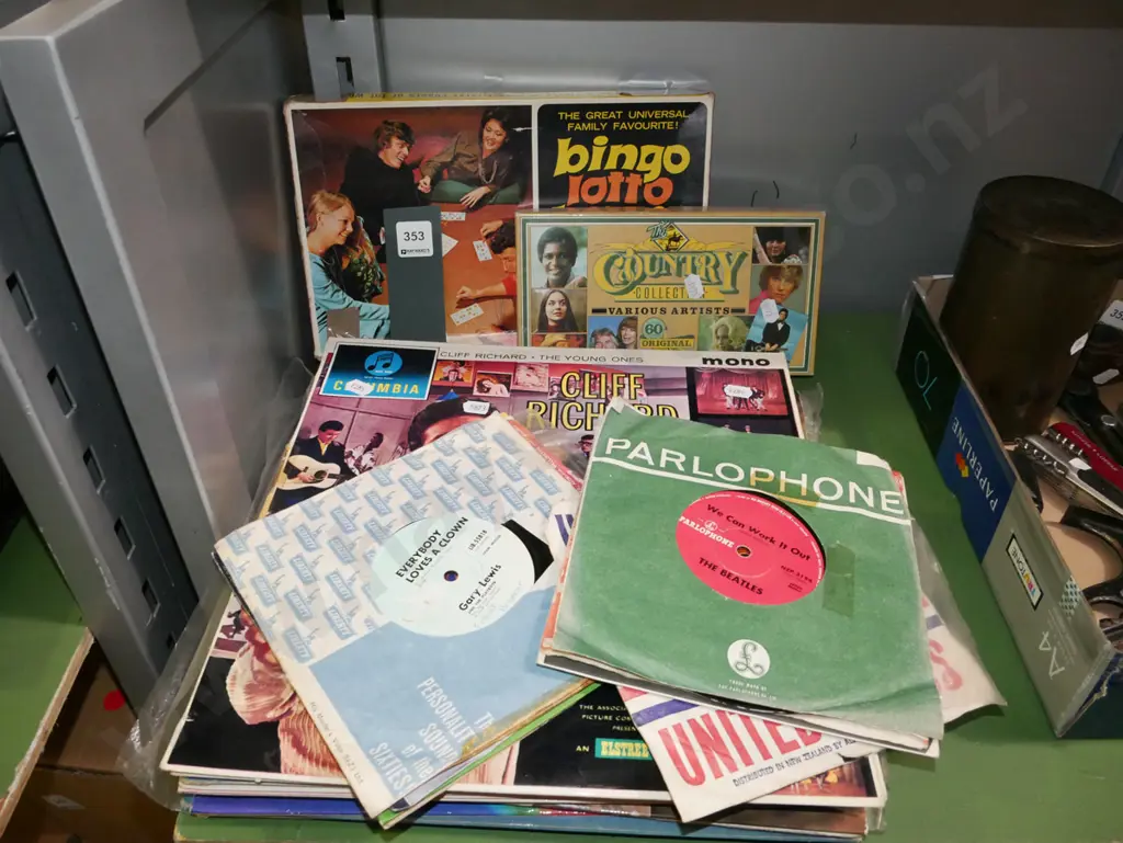 LPs, 45s, tape cassettes, Lotto Bingo game Image 1++