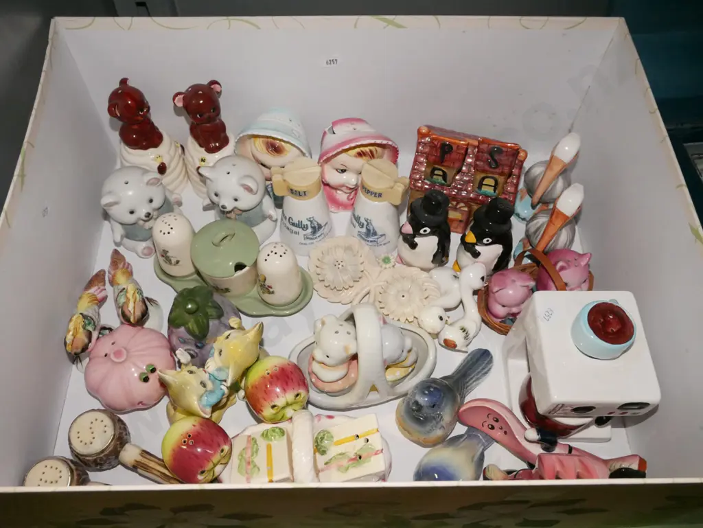 novelty salt and pepper shakers Image 1++