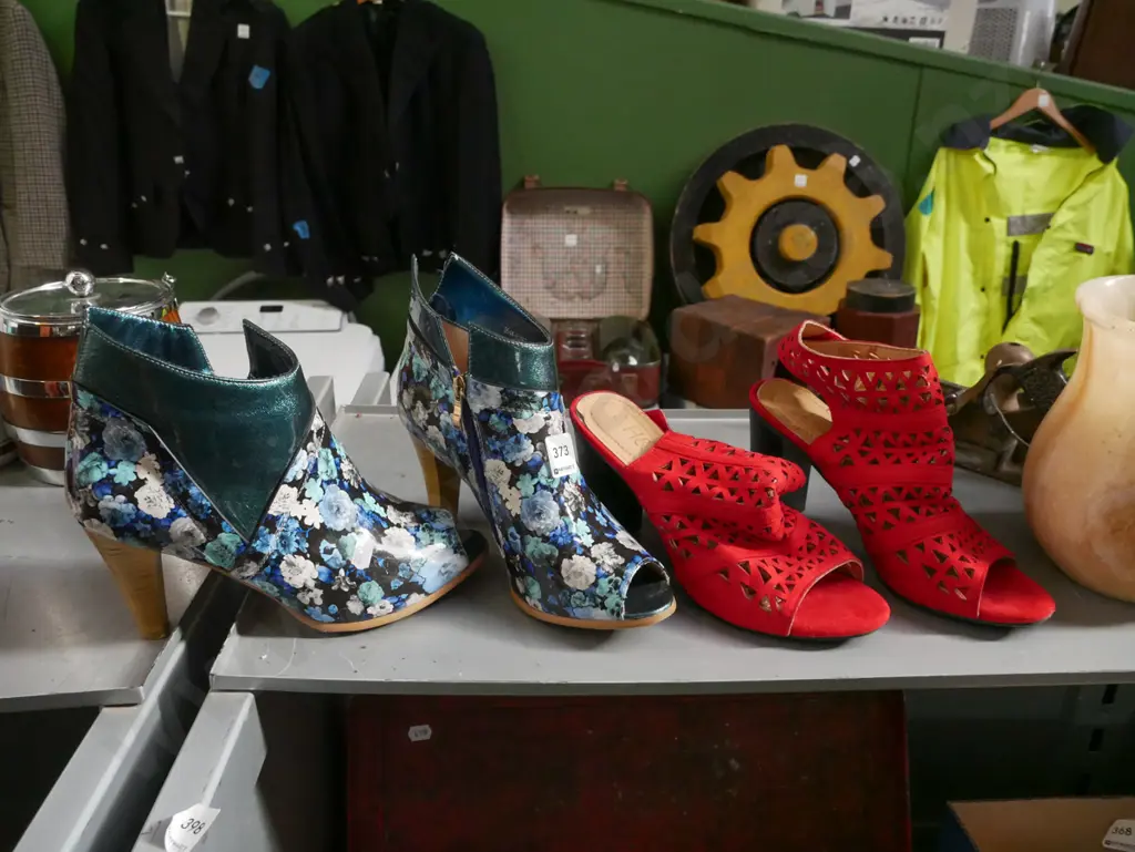 2x pairs ladies size 40 high heeled shoes Image 1++