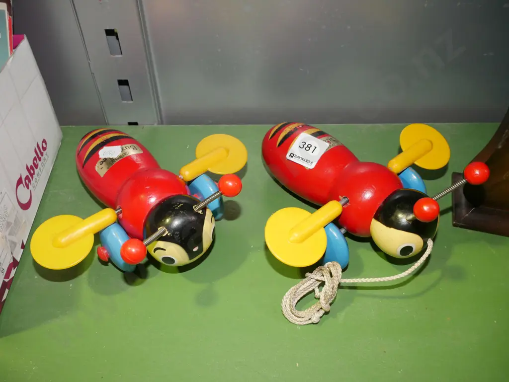 2x Buzzy Bees Image 1++