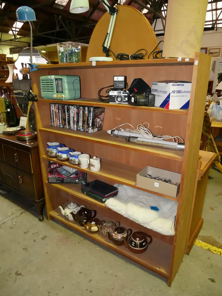 solid rimu bookcase H-1400 W-1215 D-280 Image 1++