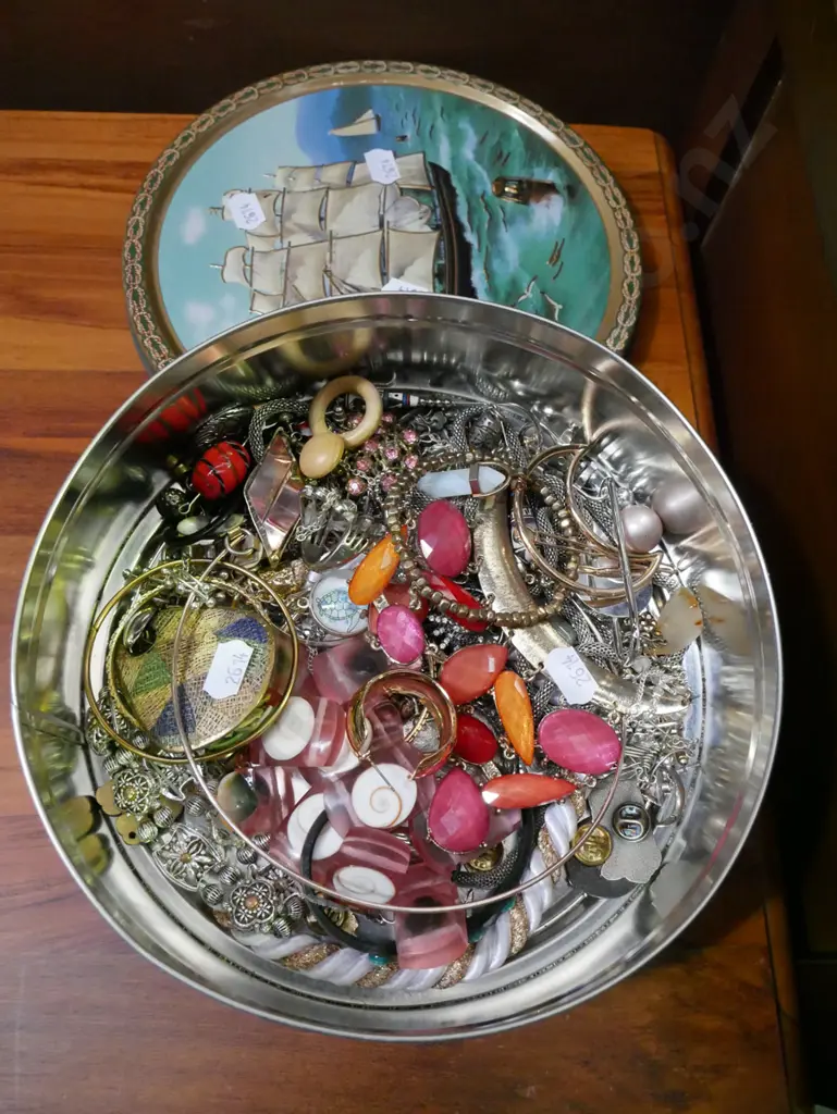 tin of costume jewellery Image 1++