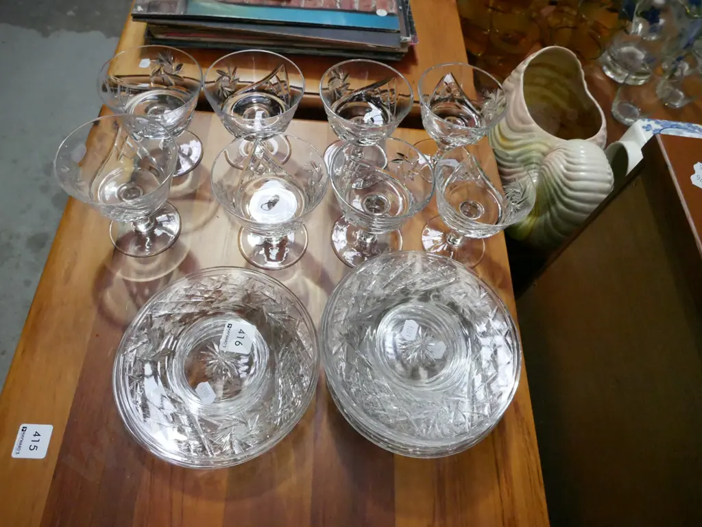 8x cut crystal comports, 11x cut crystal plates Image 1++