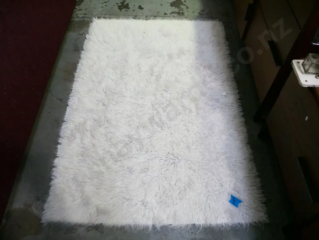 white woollen tufted floor mat l-1550 W-1000 Image 1++