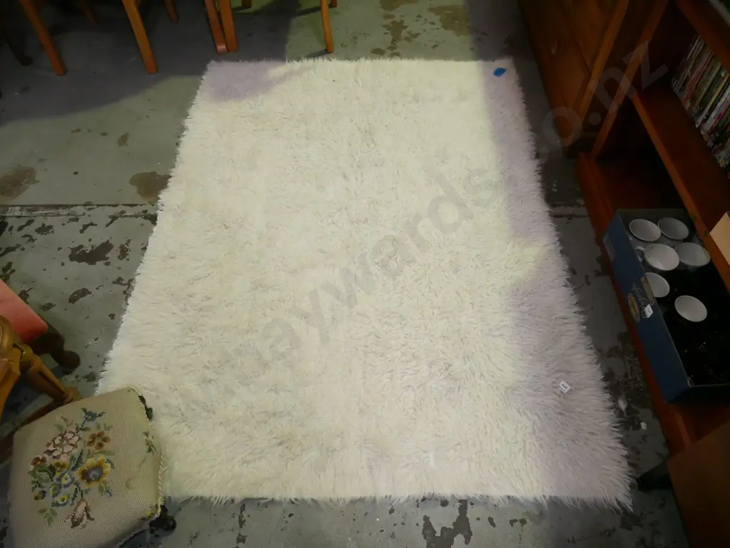 white tufted woollen floor mat L-1700 W-1230 Image 1++