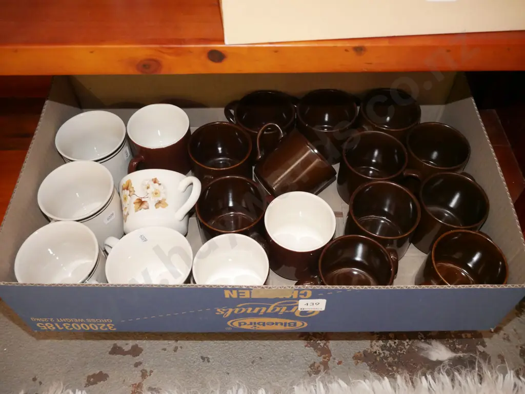 box; Crown Lynn cups Image 1++