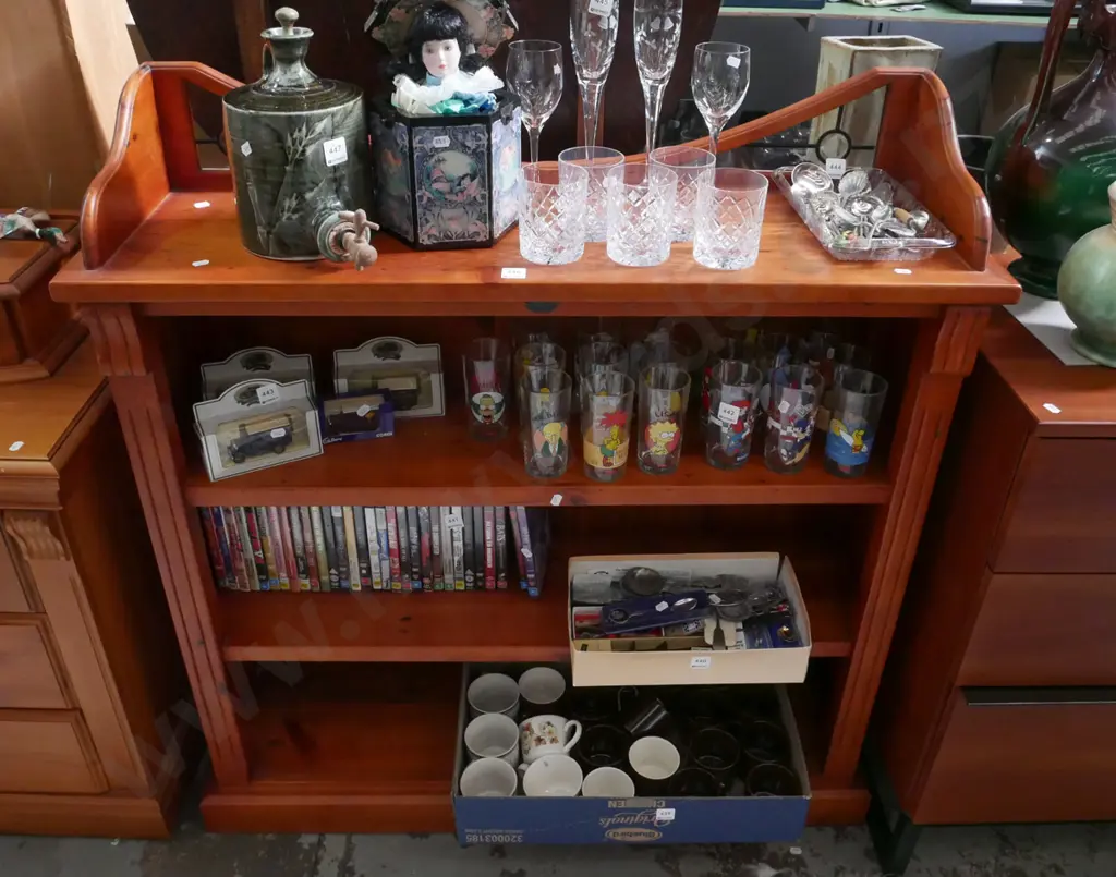 solid wood bookcase with unusual glass leadlight panels H-1080 W-1020 D-300 Image 1++